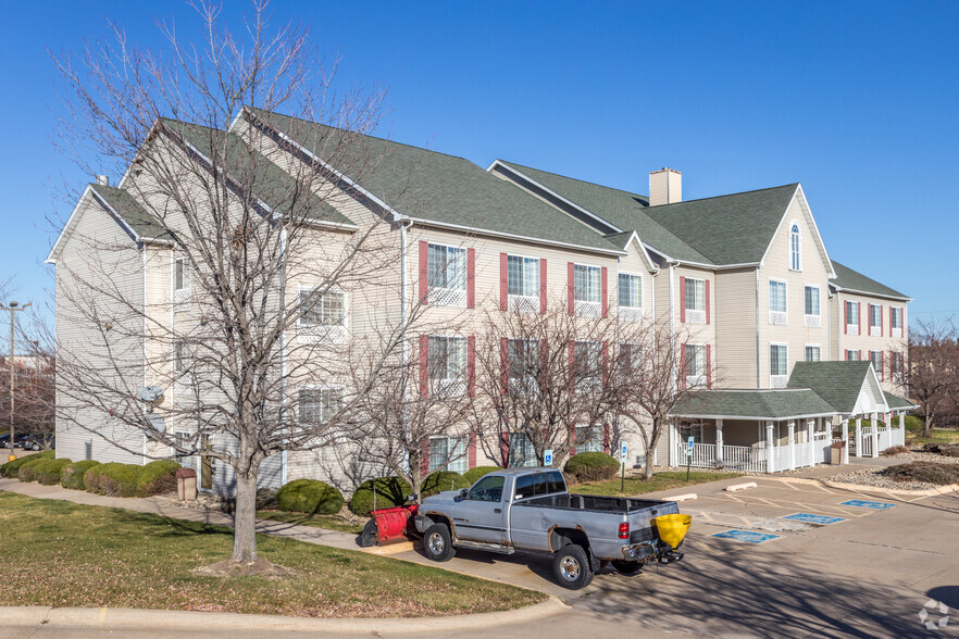 140 E 55th St, Davenport, IA for sale - Primary Photo - Image 2 of 6