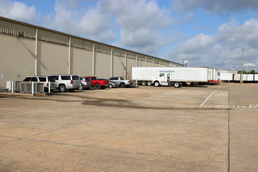 5808 Berry Brook Dr, Houston, TX for sale - Building Photo - Image 3 of 8