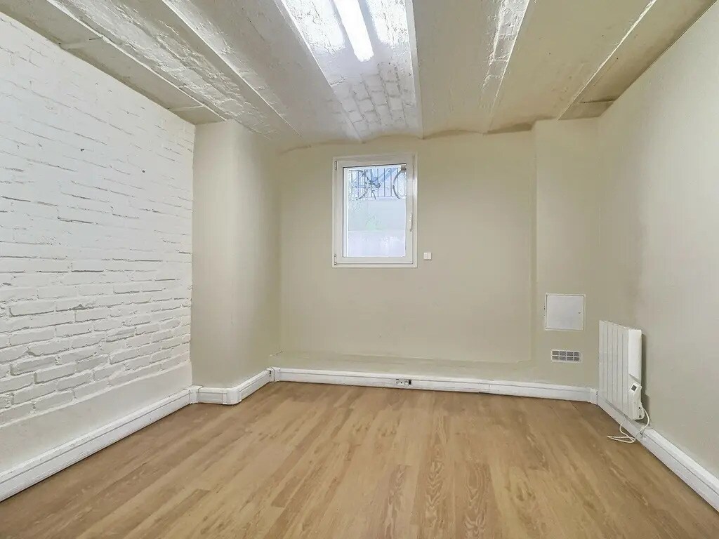 Office in Paris for lease Building Photo- Image 1 of 9