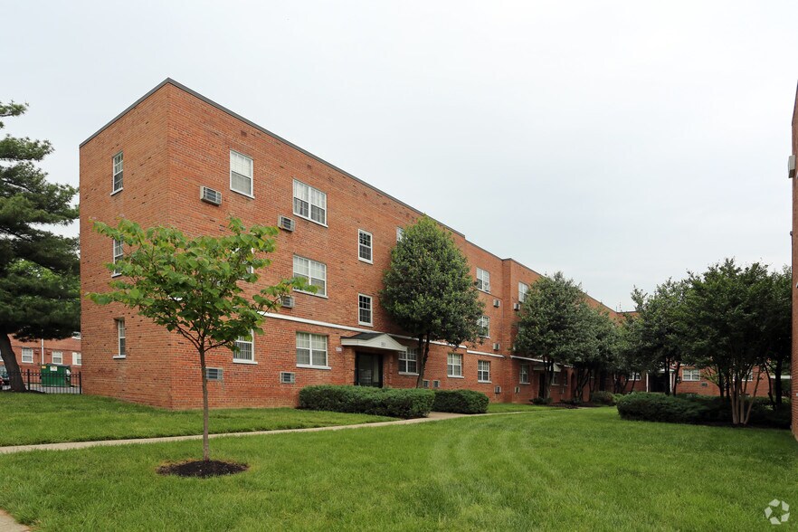 3301 Chillum Rd, Mount Rainier, MD à vendre - Photo du bâtiment - Image 1 de 79