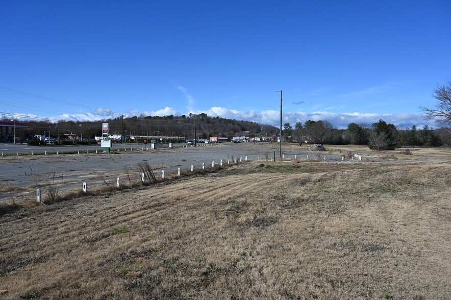 826 N Green St, Morganton, NC à vendre - Photo du bâtiment - Image 2 de 48