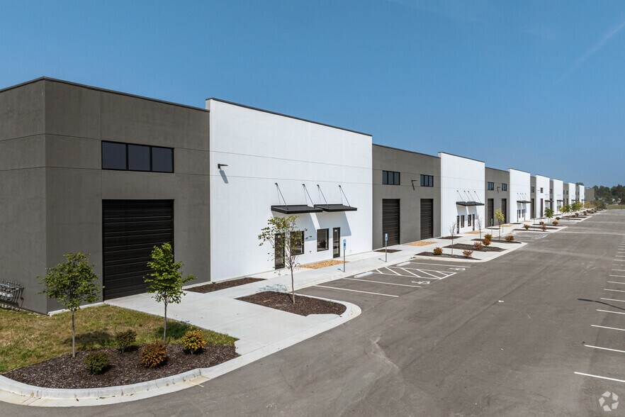 600 Maguire Boulevard, Lee's Summit, MO à louer - Photo principale - Image 2 de 5