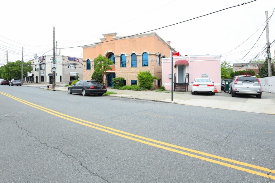 343 Sand Ln, Staten Island, NY à vendre - Photo du bâtiment - Image 2 de 23