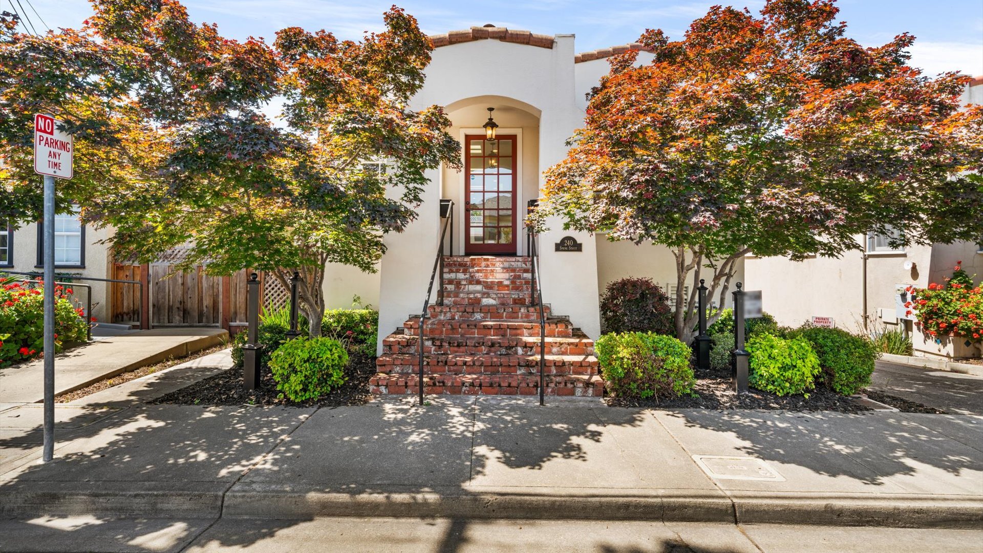 240 Spring St, Pleasanton, CA à louer Photo du bâtiment- Image 1 de 6