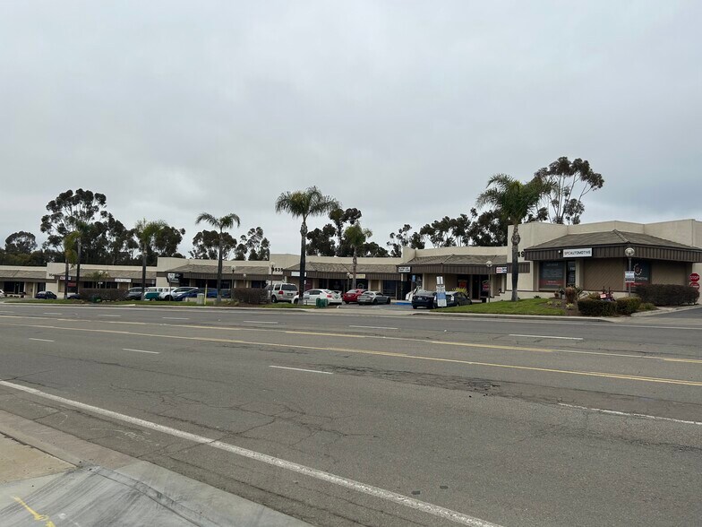 9545 Kearny Villa Rd, San Diego, CA à louer - Photo du bâtiment - Image 2 de 5