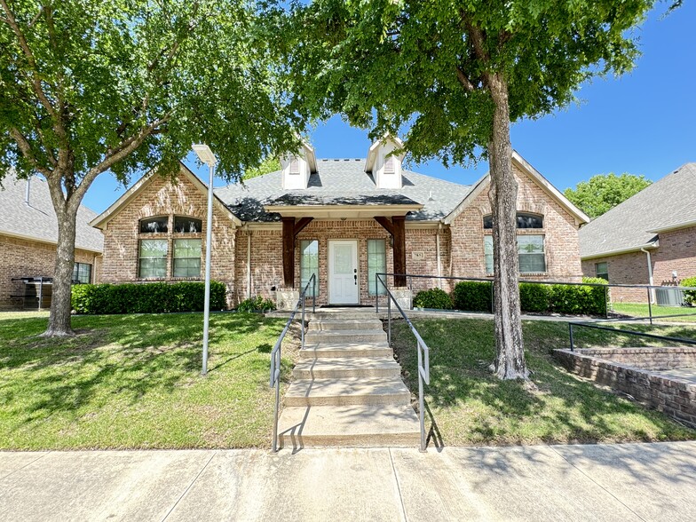 785 Lonesome Dove Trl, Hurst, TX for sale - Building Photo - Image 1 of 29