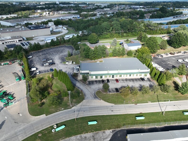 350 Aristocrat Dr, Florence, KY for lease - Building Photo - Image 1 of 6