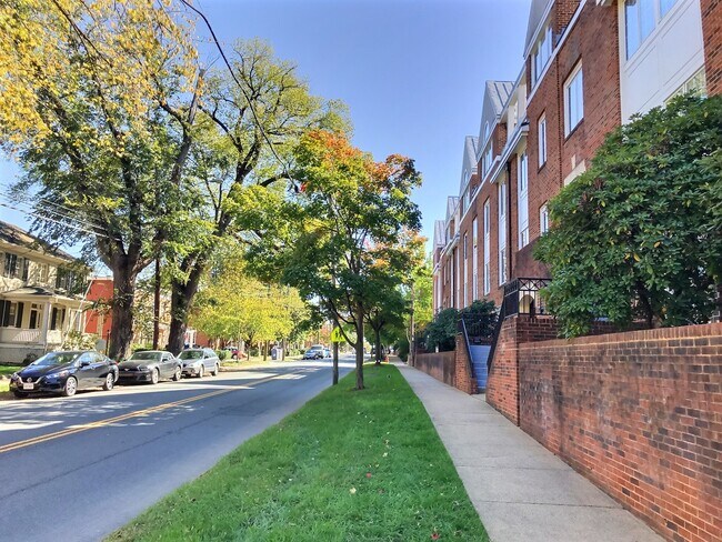 More details for 202-258 E High St, Charlottesville, VA - Office for Sale