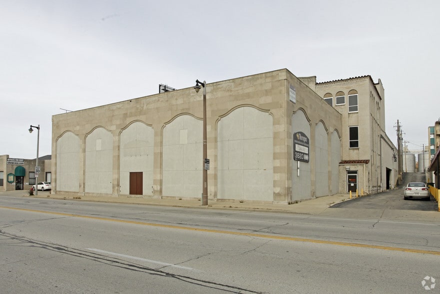 3831 W Wells St, Milwaukee, WI à vendre - Photo du bâtiment - Image 1 de 5