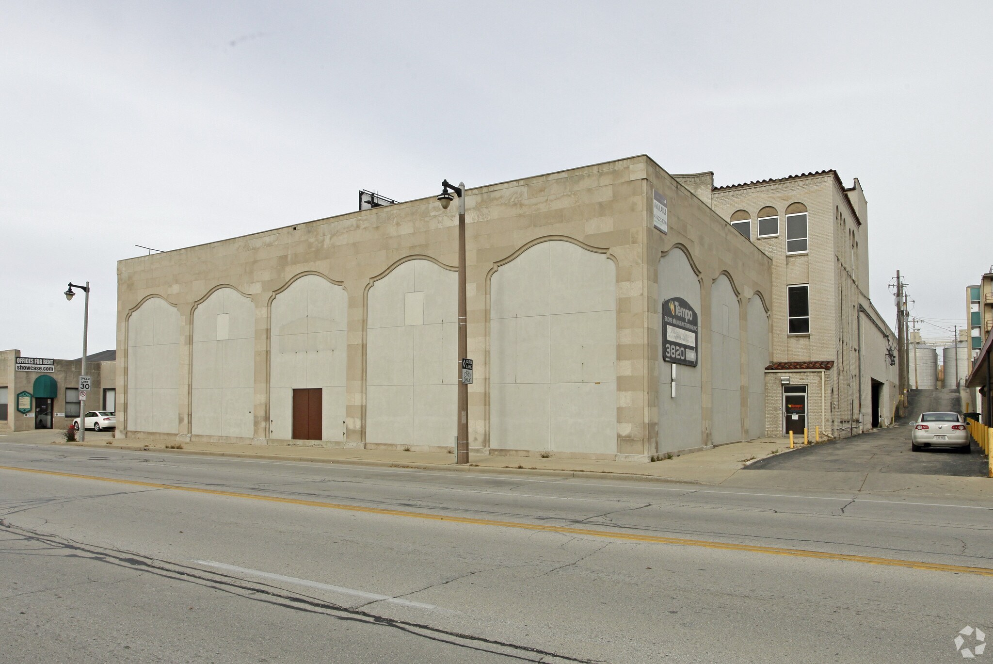 3831 W Wells St, Milwaukee, WI for lease Primary Photo- Image 1 of 5