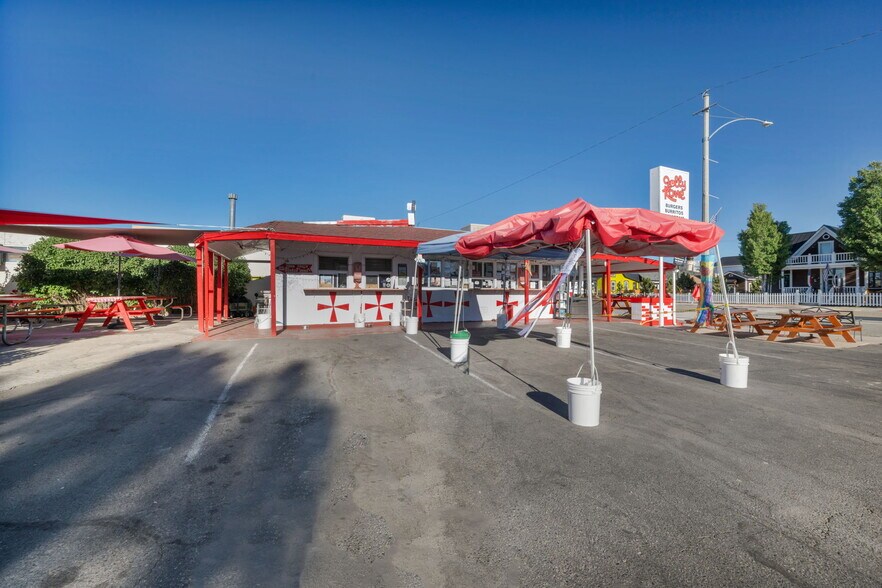 198 Main St, Bridgeport, CA à vendre - Photo du bâtiment - Image 2 de 67