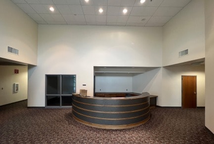 4265 N Lexington Ave, Arden Hills, MN for lease Interior Photo- Image 1 of 5