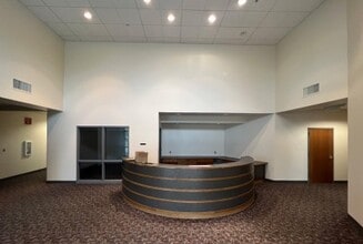 4265 N Lexington Ave, Arden Hills, MN for lease Interior Photo- Image 1 of 5