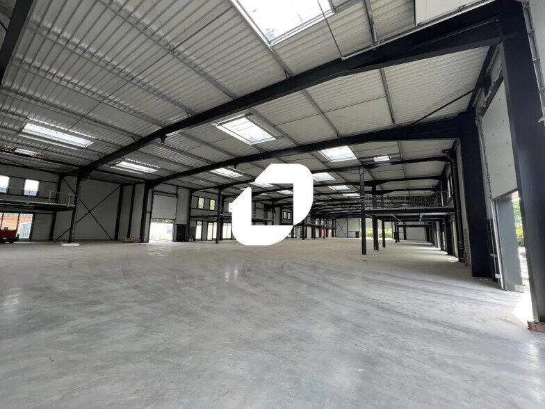 Flex in Seclin for lease - Interior Photo - Image 3 of 4