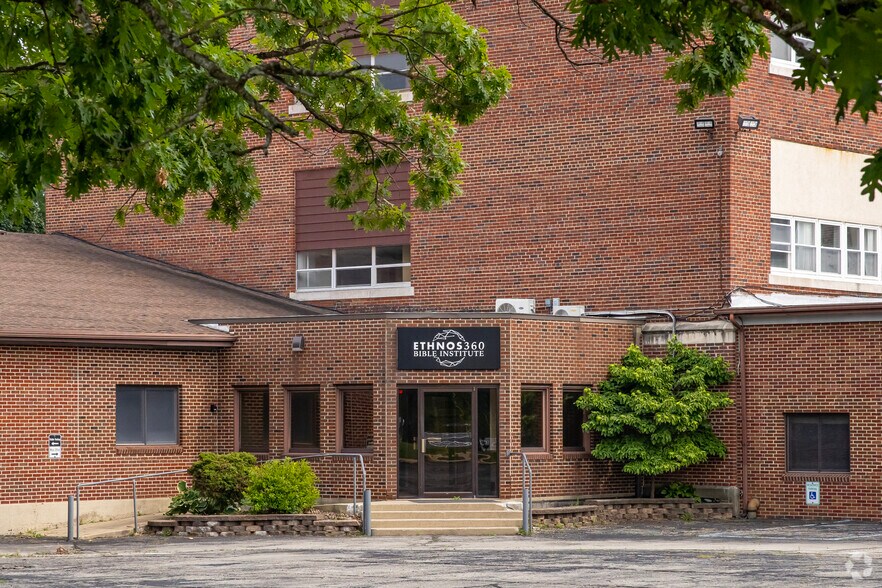 1210 E Michigan Ave, Jackson, MI à vendre - Photo du bâtiment - Image 3 de 9