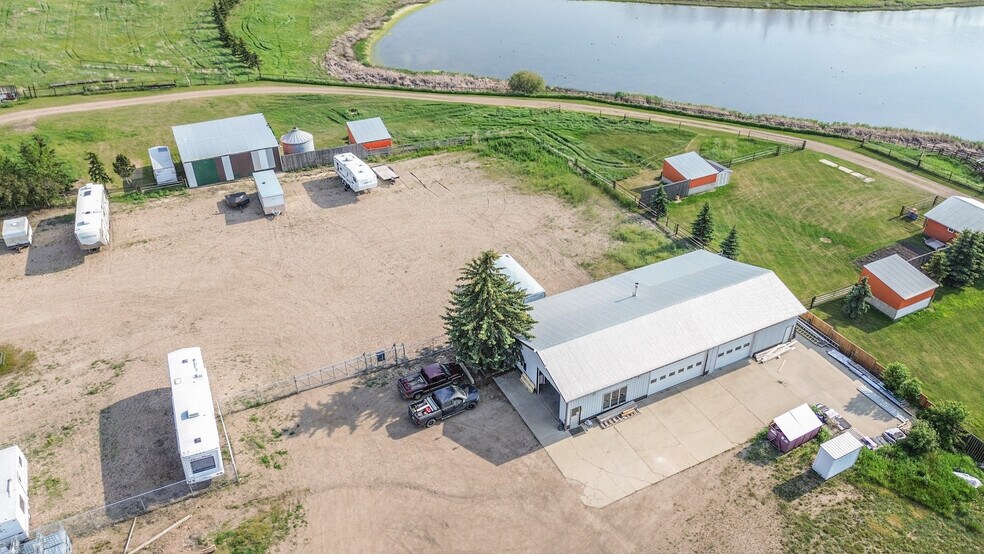 19453 20 Hwy 12, Stettler, AB for sale - Building Photo - Image 1 of 1