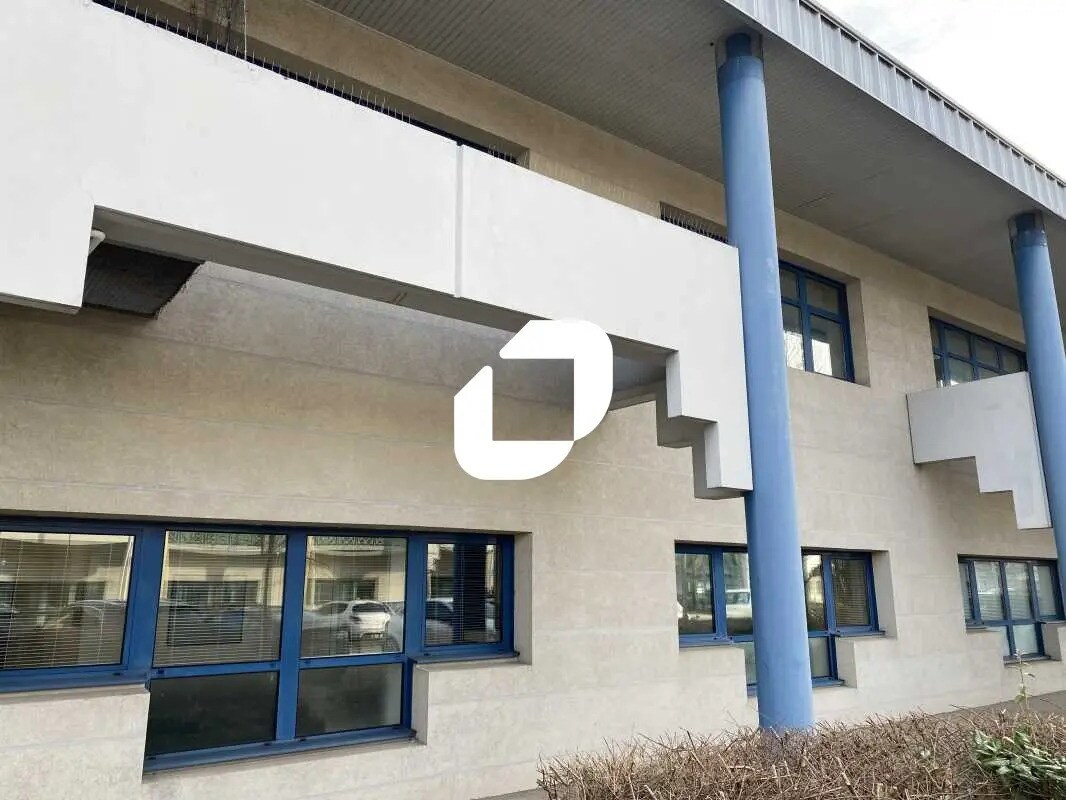 Office in Bron for lease Building Photo- Image 1 of 15