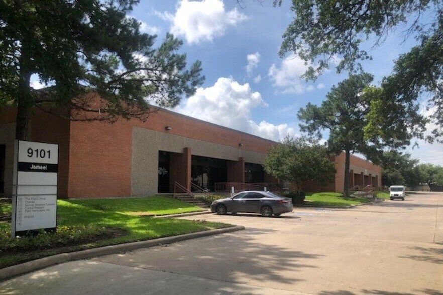 9001 Jameel Rd, Houston, TX à louer - Photo du bâtiment - Image 3 de 11