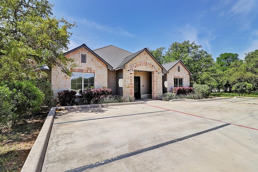 8122 Whisper Oak, San Antonio, TX for lease - Building Photo - Image 3 of 10