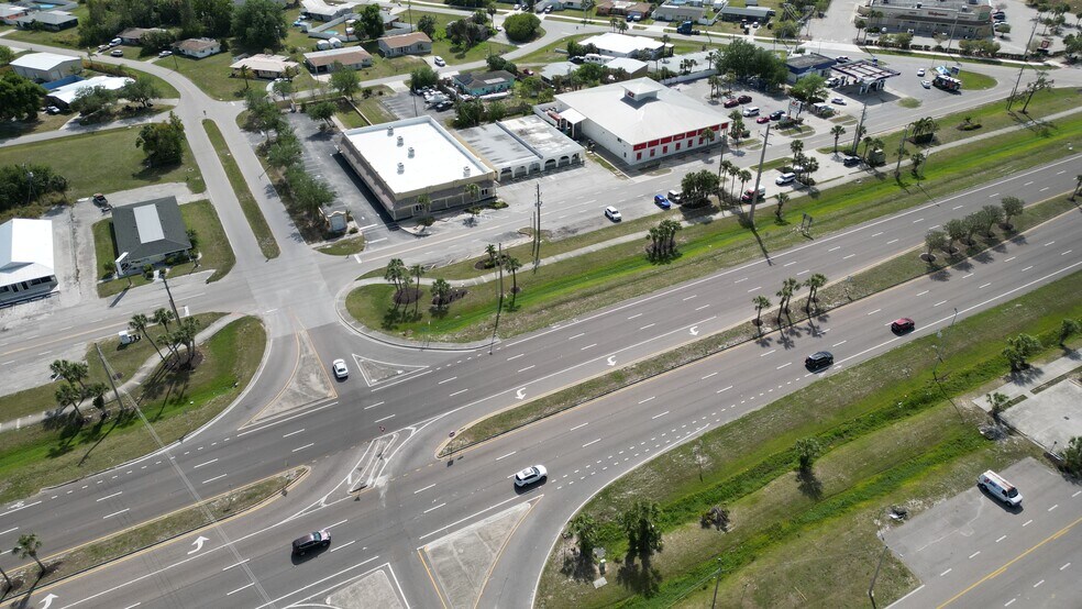 3057 Tamiami Trl, Port Charlotte, FL à vendre - Photo du bâtiment - Image 3 de 4