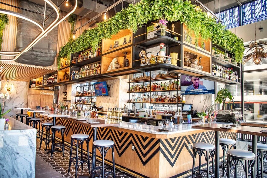 12110 Sunset Hills Rd, Reston, VA à louer - Photo du bâtiment - Image 3 de 7