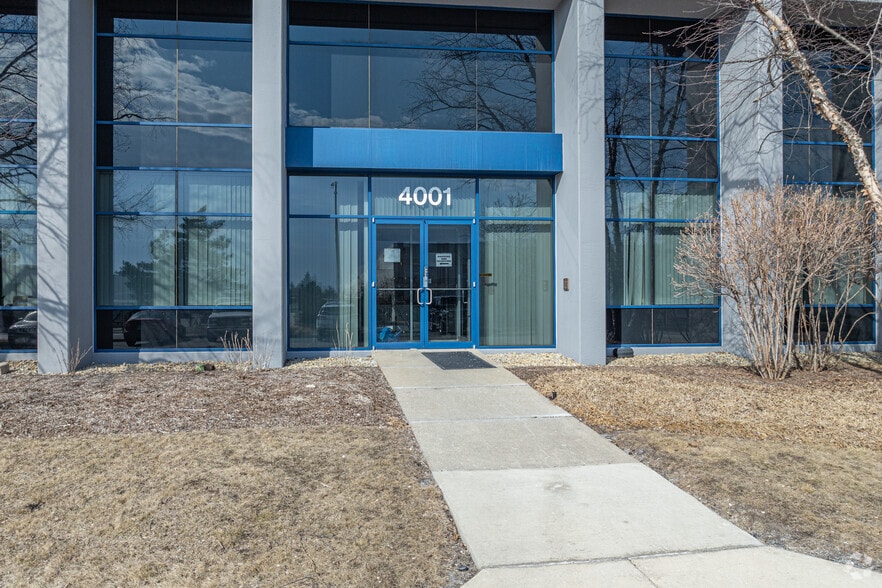 4001-4021 Rock Creek Blvd, Joliet, IL à louer - Photo du bâtiment - Image 2 de 5