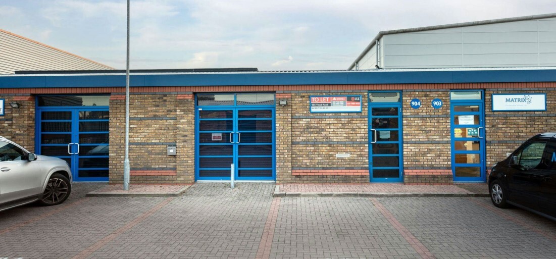 900-905 Yeovil Rd, Slough for lease Building Photo- Image 1 of 1