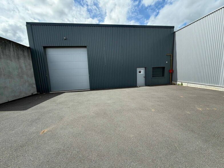 Industrial in Cormontreuil for lease - Building Photo - Image 1 of 9
