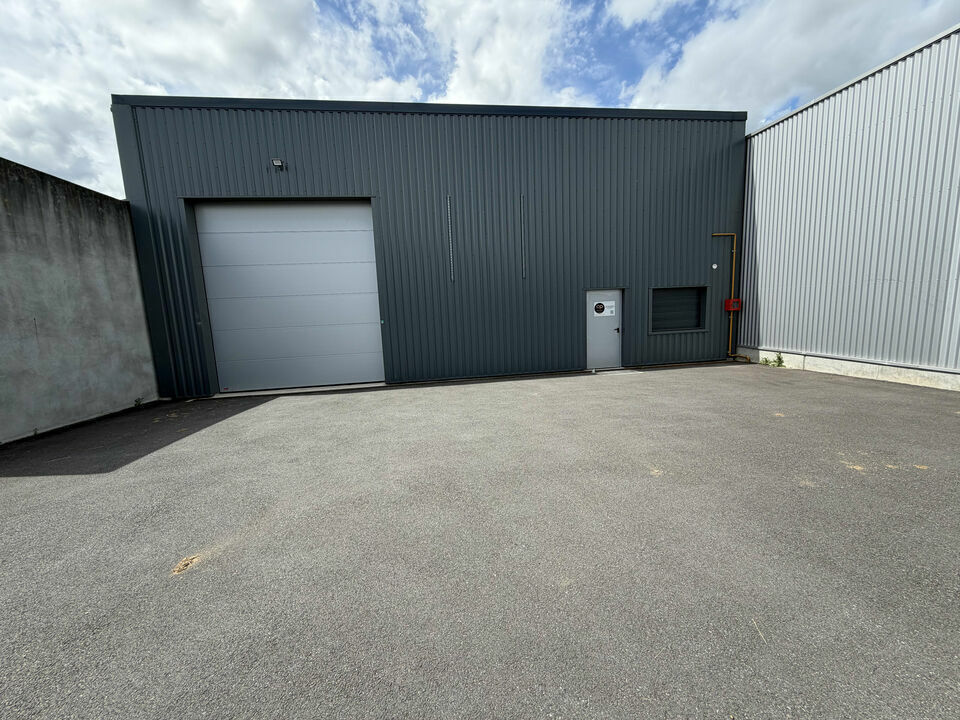 Industrial in Cormontreuil for lease Building Photo- Image 1 of 10