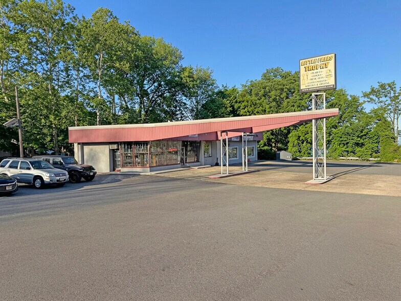 555 US Highway 46, Little Falls, NJ à louer - Photo du bâtiment - Image 3 de 3
