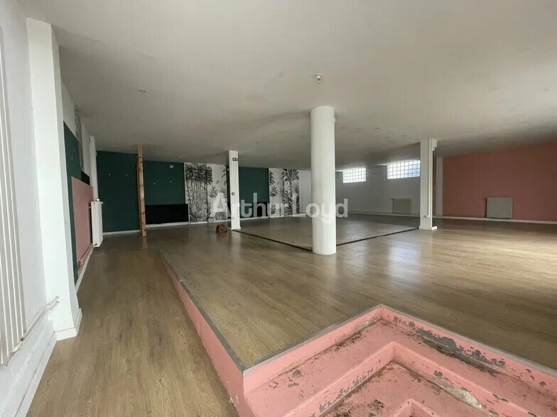 Retail in Reims for lease - Building Photo - Image 3 of 5