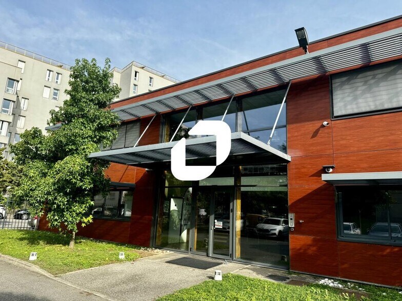 Bureau dans Grenoble à louer - Photo du bâtiment - Image 1 de 13