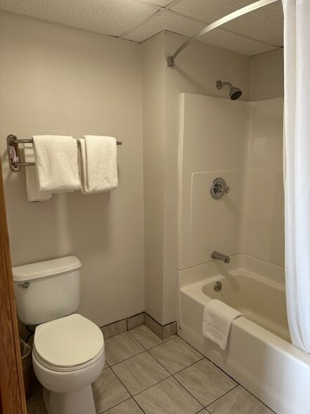 210 10th St SE, Oelwein, IA à vendre - Photo du bâtiment - Image 3 de 40