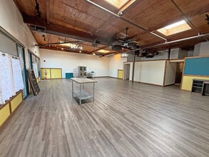 8499 Old Redwood Hwy, Windsor, CA à louer Photo intérieure- Image 2 de 12