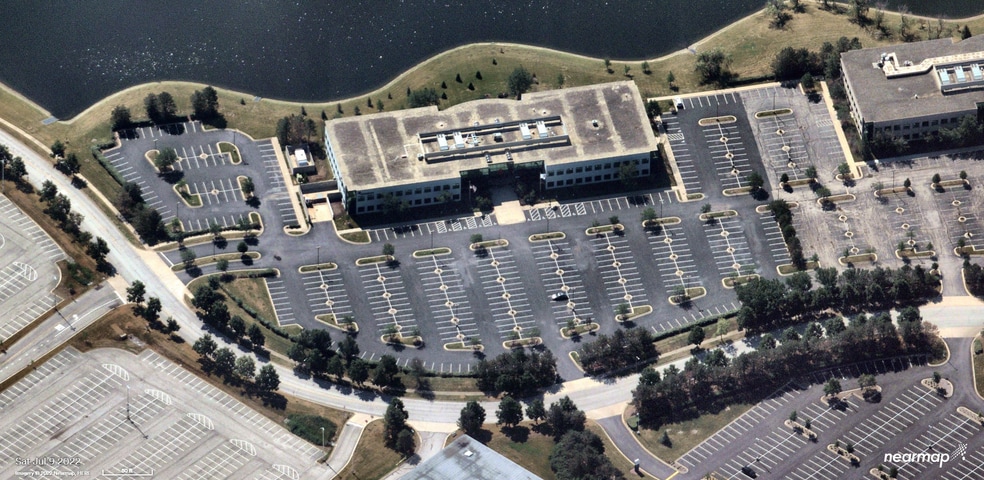 975 Meridian Lakes Dr, Aurora, IL for lease - Building Photo - Image 3 of 4