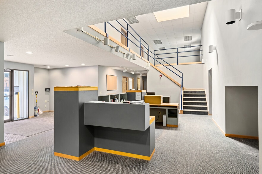400 Cherry St, Kasota, MN for sale - Lobby - Image 2 of 18