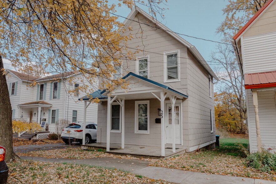 25 Grove St, Geneva, NY à vendre - Photo principale - Image 1 de 1