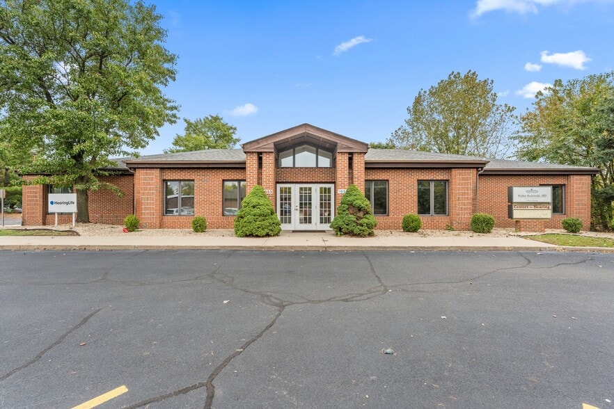 1651-1657 Thornapple Way, Valparaiso, IN for lease - Building Photo - Image 1 of 16