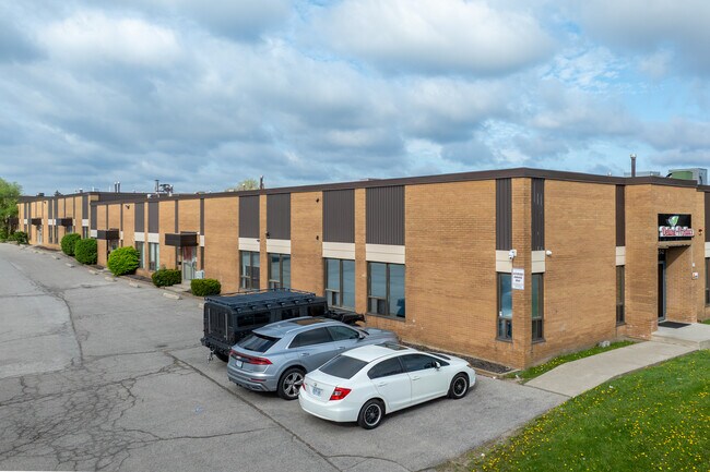 Plus de détails pour 40 Magnetic Dr, Toronto, ON - Industriel à louer