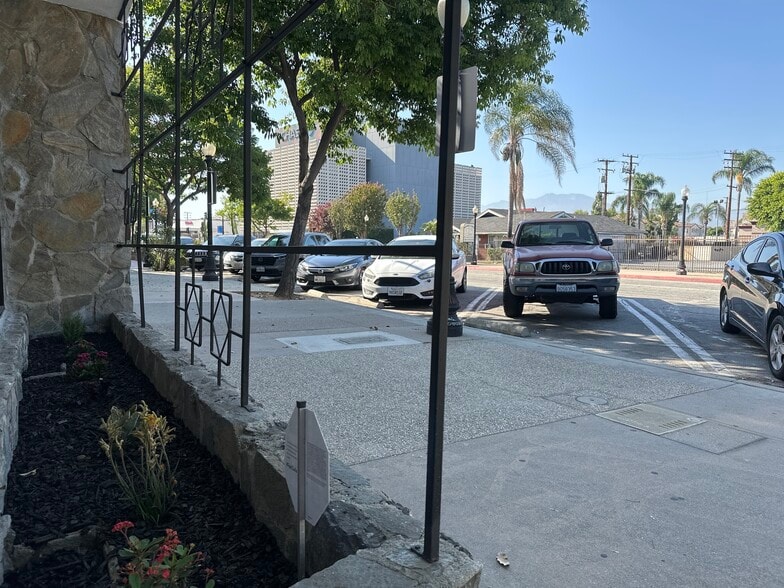 11028-11030 Valley Mall Ctr, El Monte, CA for lease - Building Photo - Image 3 of 16