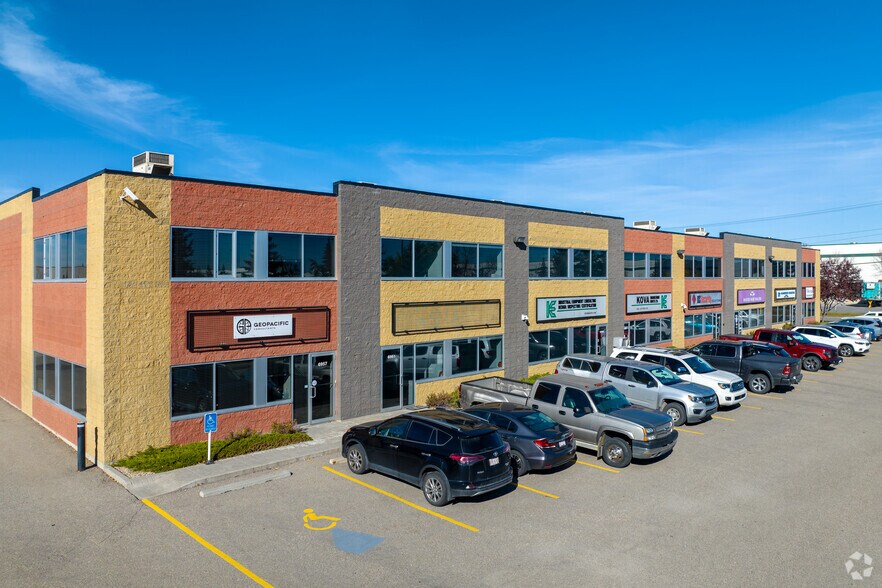 6921-6957 48th St SE, Calgary, AB à vendre - Photo principale - Image 1 de 1