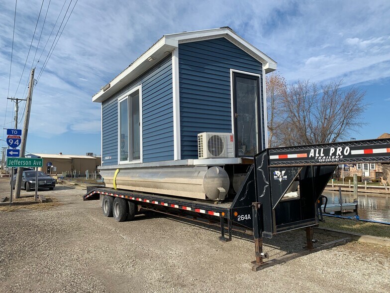 30301 S River Rd, Harrison Township, MI à vendre - Photo du bâtiment - Image 2 de 6