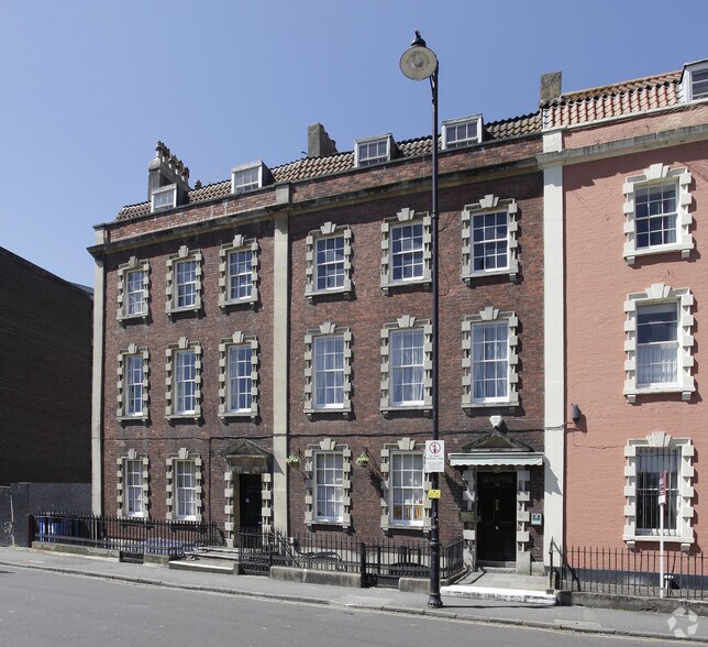 15-16 Brunswick Sq, Bristol à louer - Photo du bâtiment - Image 2 de 7