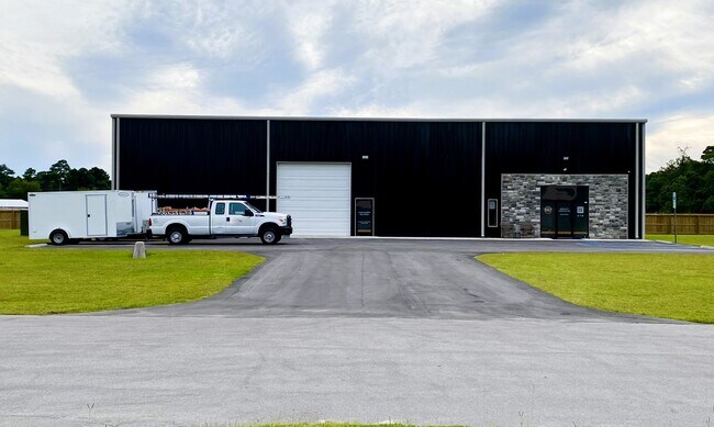 Plus de détails pour 107 Freedom Park Dr, Hubert, NC - Industriel à louer