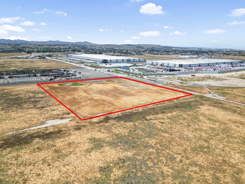 751 E Ellis Ave, Perris, CA à vendre - Photo du bâtiment - Image 3 de 18