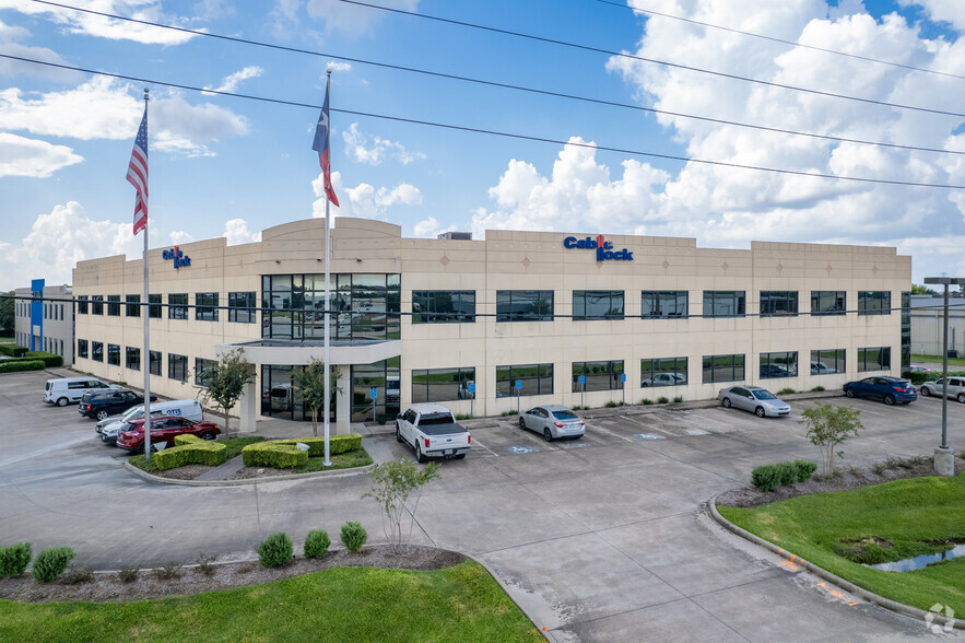 8400 N Sam Houston Pky W, Houston, TX for lease - Building Photo - Image 3 of 4