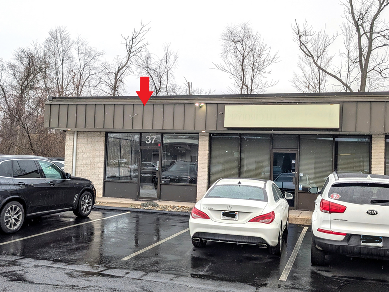 37-39 Webster Square Rd, Berlin, CT for lease - Building Photo - Image 1 of 1