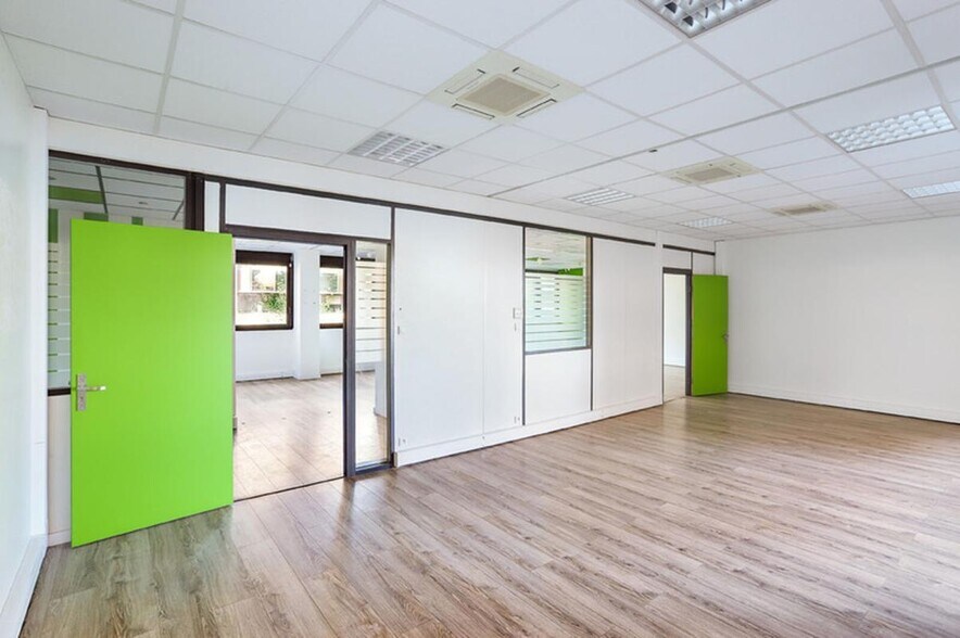 Office in Lyon for lease - Interior Photo - Image 3 of 18