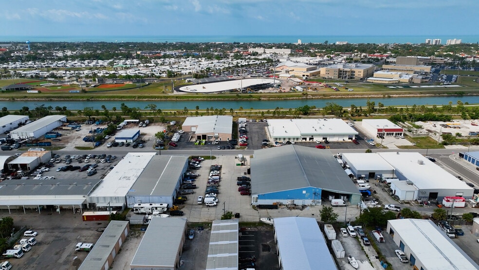 313 Seaboard Ave, Venice, FL à vendre - ProVideo LoopNet - Image 2 de 16