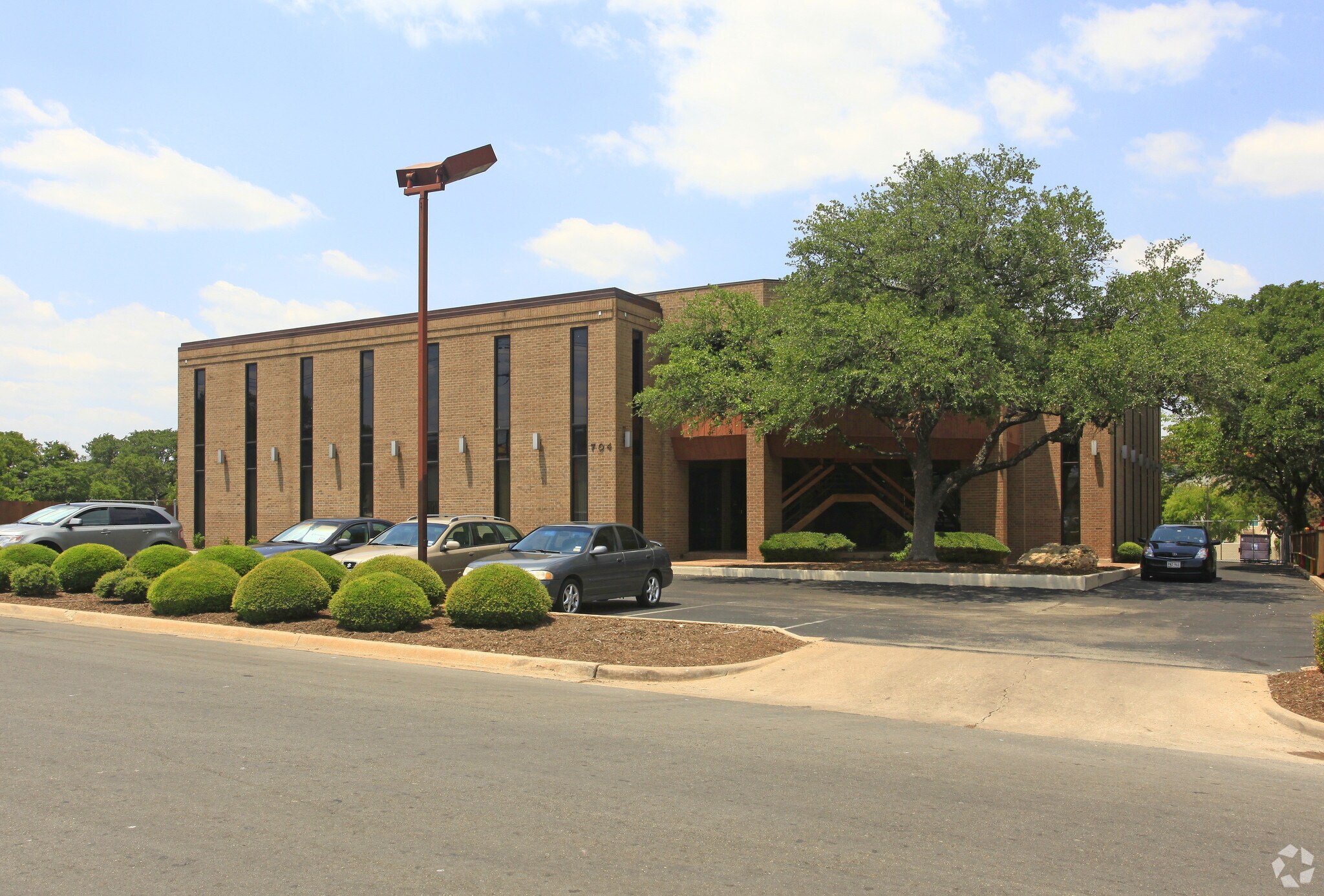 704 Wonsley Dr E, Austin, TX à louer Photo du bâtiment- Image 1 de 10